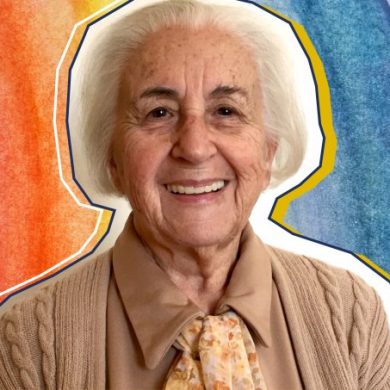Aos 90 anos, Dona Neuza comanda o blog que leva seu nome e ainda ensinar como fazer o resgate de memória, com cursos e aulas online